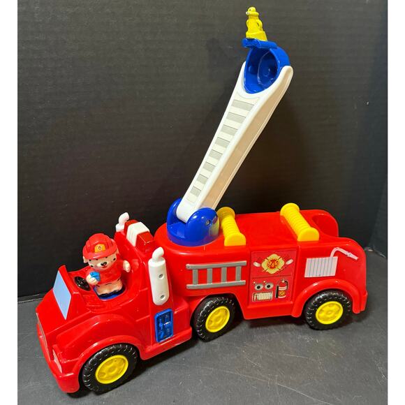 Kiddieland - Light N Sound Fire Engine - Red vehicle truck Dalmatian - Picture 3 of 5